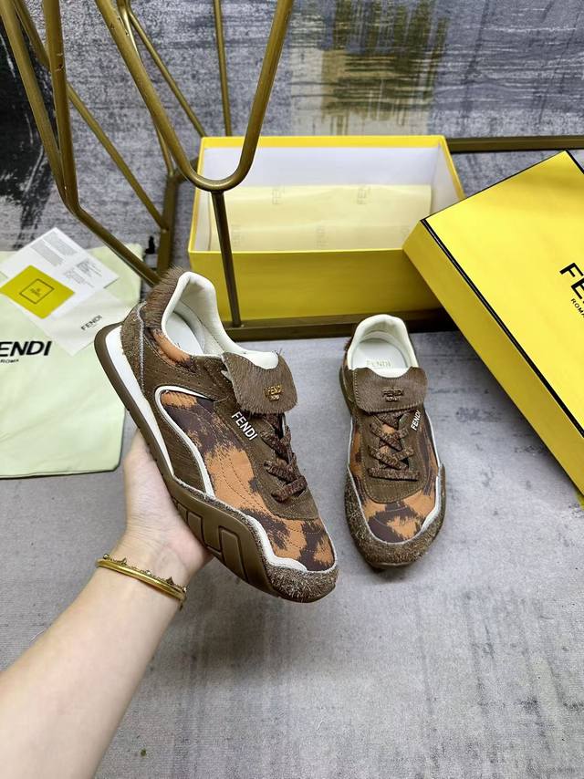 Factory direct price women's shoes, sports shoes, original Fendi Wave Pulse lac