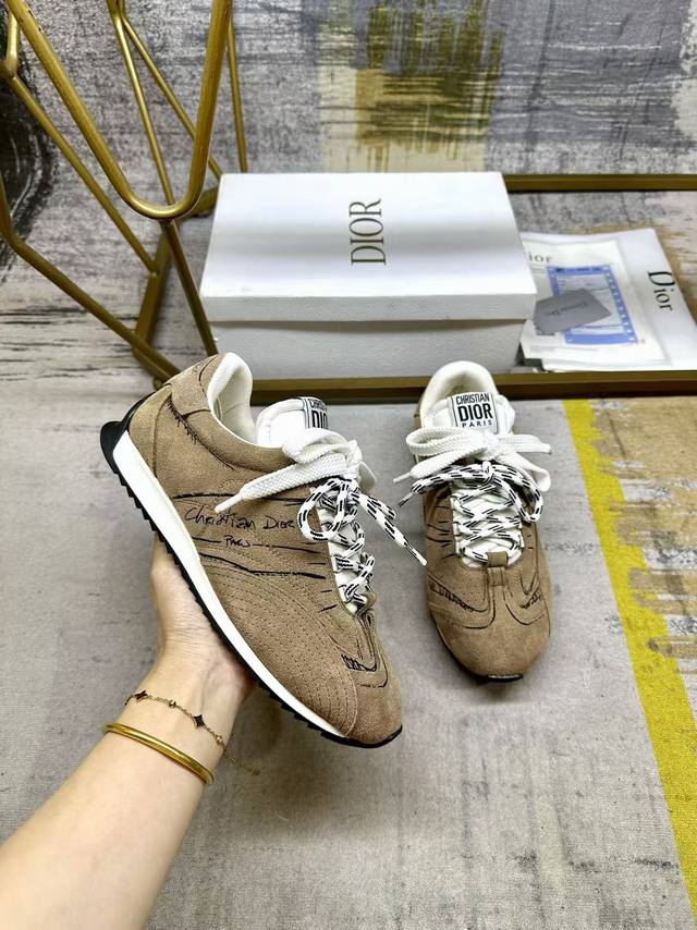 Factory direct price women's shoes and athletic shoes original order. This D-Sk