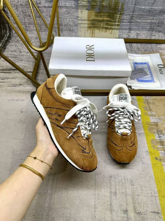 Factory direct price women's shoes and athletic shoes original order. This D-Sk