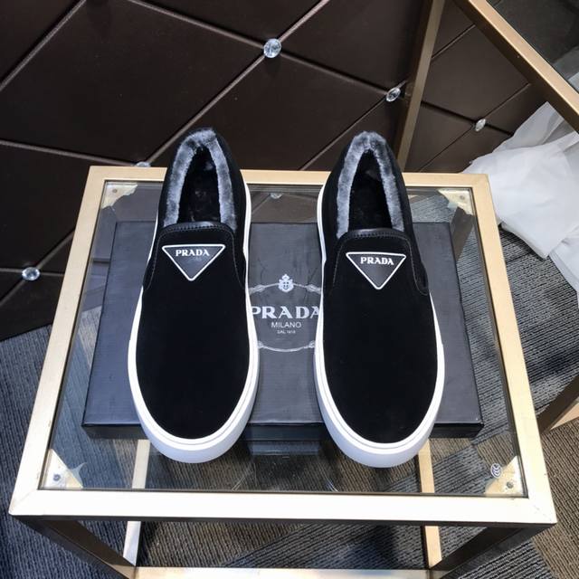 Prada's latest men's shoes with fur lining, a high-end brand, newly launched, t