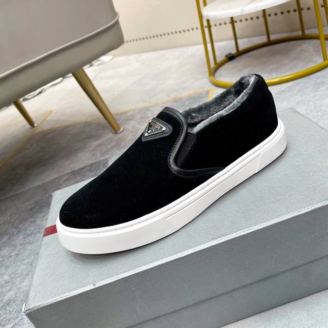 Trendy Prada men's casual shoes, available now in sync with the official websit