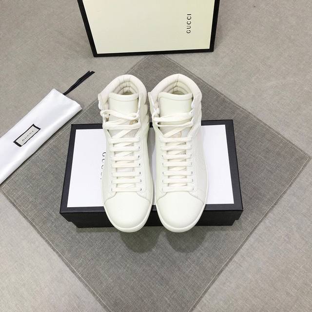 Factory direct price for classic Giorgio Armani high-top white sneakers! High-q