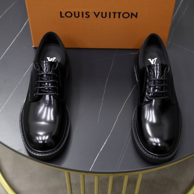 Factory Price: Top-tier original Louis Vuitton (LV) shoes, true to size: 39-44,