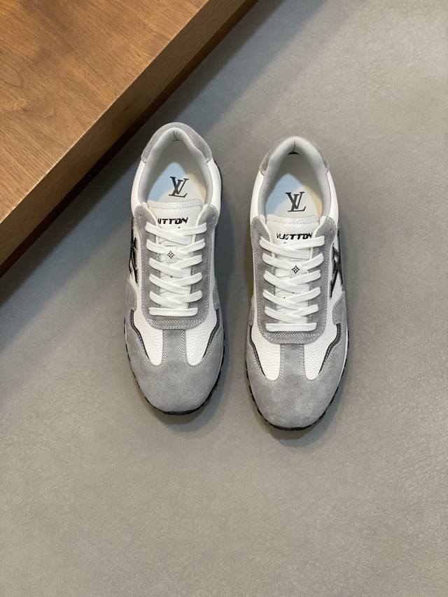 Size: 39-44 38.45 Custom-made LV Space Lander loafers are from the early autumn