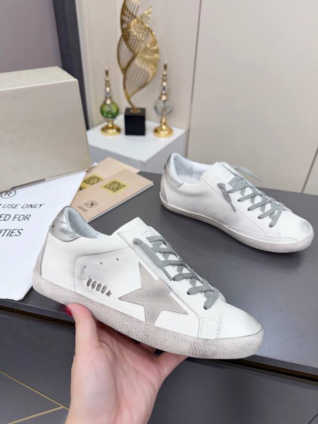 Real Price: The most classic star-patterned distressed sneakers by Golden Goose