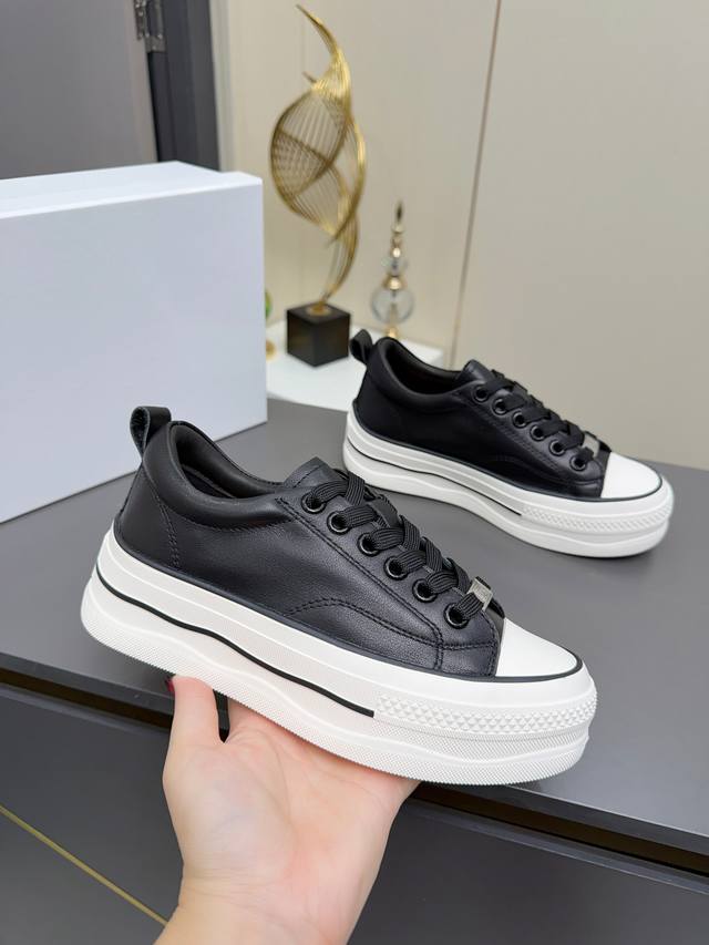 Self-labeled - No label This is an incredibly comfortable casual athletic shoe.