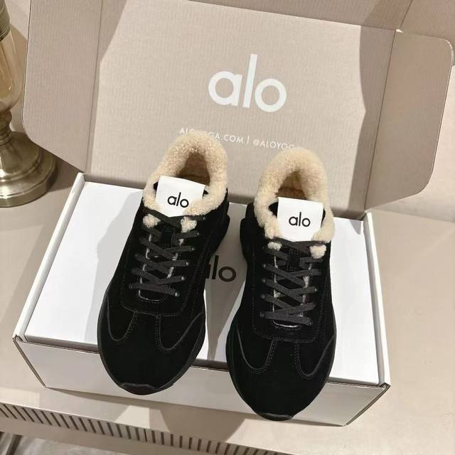 Alo Couple Style Size: Women's 35-40, Men's 39-45. Women's 40 and Men's 45 are c