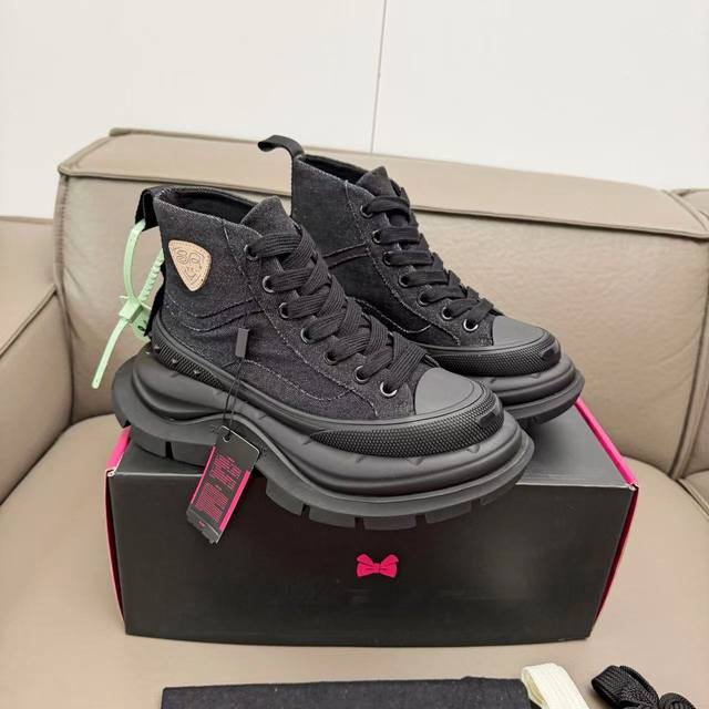 Smile Republic Queen Couple Style Shoes (Women's Sizes: 35-40, Men's Sizes: 39-