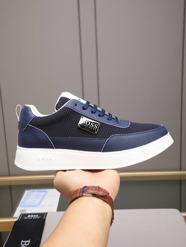 Boss's hottest style features a cowhide upper with a flyknit design, an ultra-li