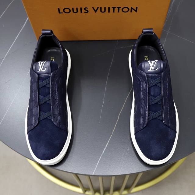 Factory Price: Brand: Louis Vuitton Standard Sizes: 38-44, 45 (Custom Made) Gra