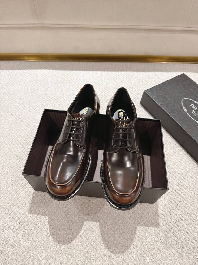 Prada's new men's formal Derby shoes are now available! Made in Dongguan, these