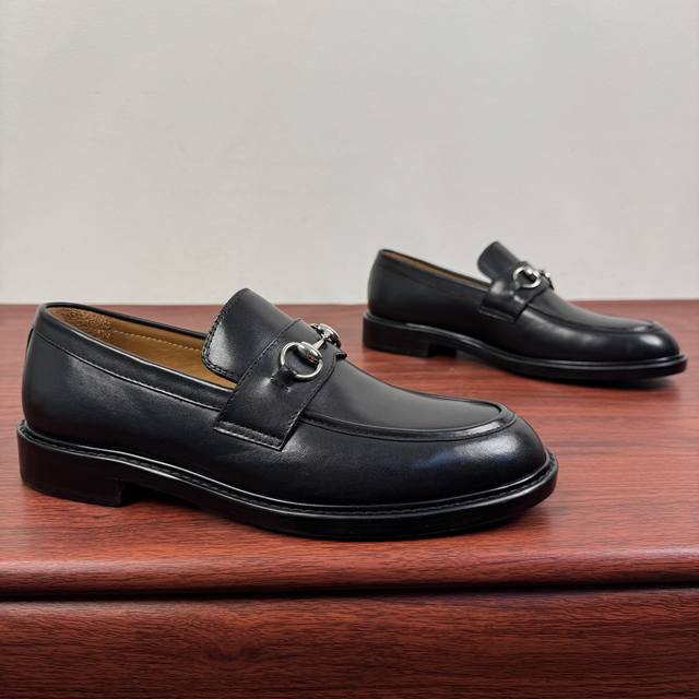 Gucci New Horsebit Loafers for Men! These classic horsebit loafers exude timeles