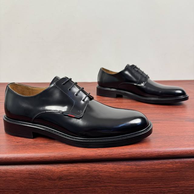 Gucci Autumn New Men's Lace-up Derby Shoes! These lace-up shoes are crafted from