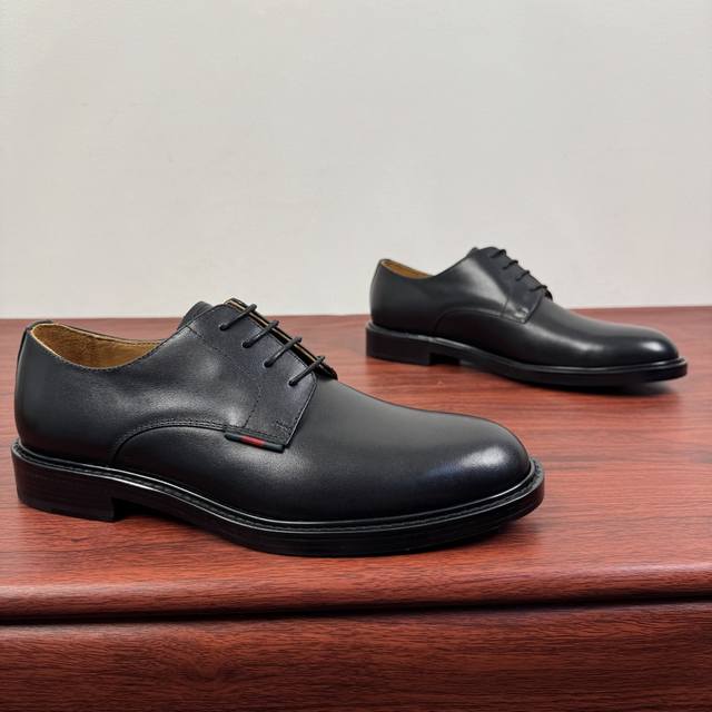 Gucci Autumn New Men's Lace-up Derby Shoes! These lace-up shoes are crafted from
