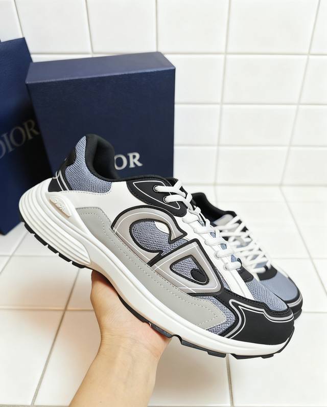 Dior proudly presents the new B30 sneakers. A top-tier 1:1 replica of the origi