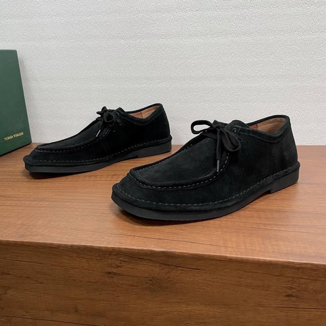 Bottega Veneta Men's Daddy Lace-up Shoes. These lace-up shoes are crafted from