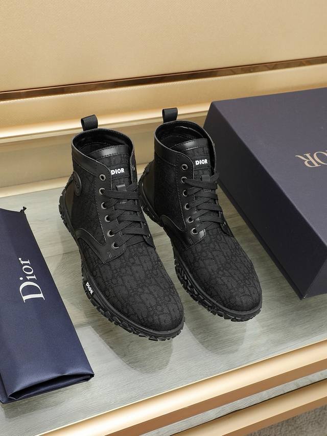 Factory p Dior's latest casual sneakers, part of the same collection, continue t