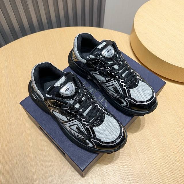Factory p Dior has launched this casual sneaker, a new addition to their collect