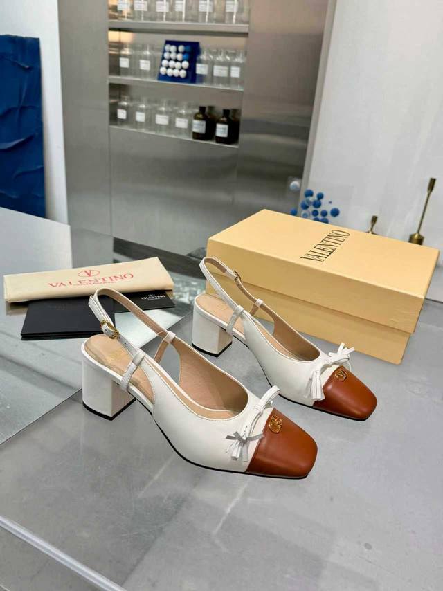 Factory Price pp Valen 25Ss New Slippers, another perfect design with V-buckle,