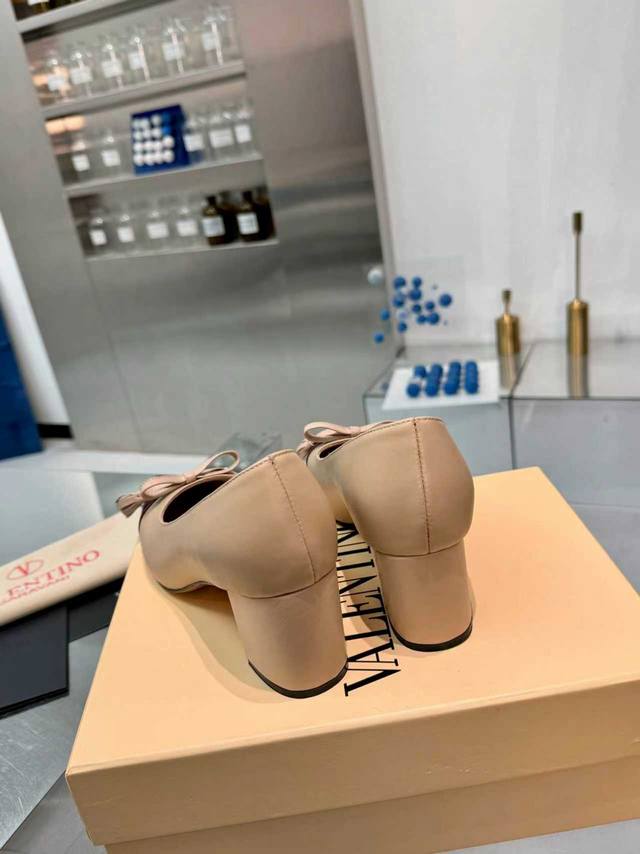 Factory Price pp Valen 25Ss New Slippers, another perfect design with V-buckle,