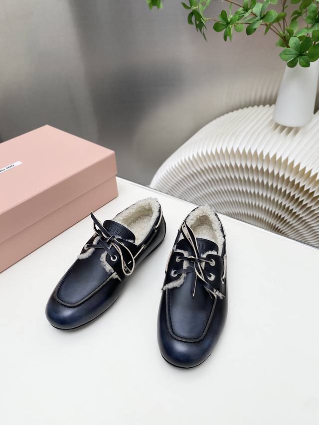 Factory direct, distressed, lace-up, eyelet-style flat loafers, new runway styl