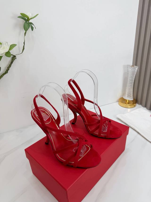 Factory direct. Valentino 2026 Spring/Summer New Arrival. Valentino Garavani's