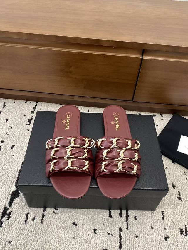 Chanel 26 2026 Early Spring New Arrival Classic Chanel Metal Buckle Chain Slipp