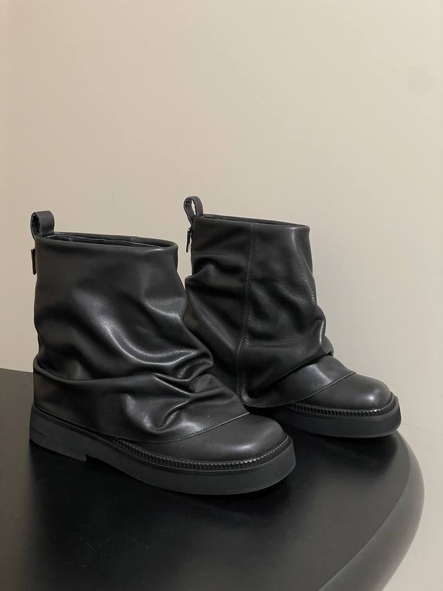 Niche streetwear brand The Attico's 2025Fw Fall/Winter new arrivals feature tre