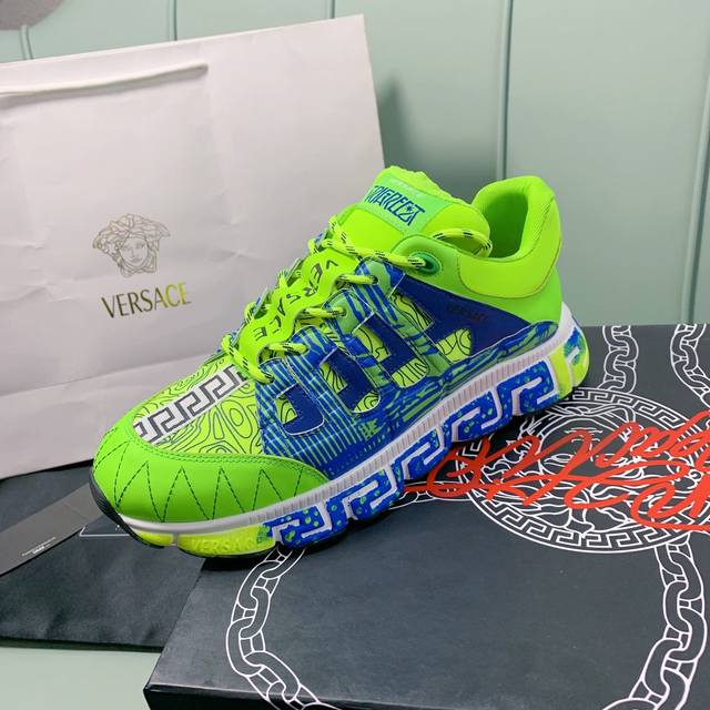 Factory price Versace. The latest runway couple's chunky sneakers are here! Orig