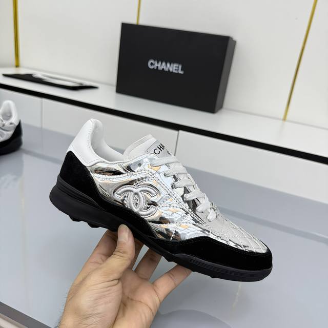 Top-tier version Chanel 2025 boutique top-tier casual sneakers This classic desi