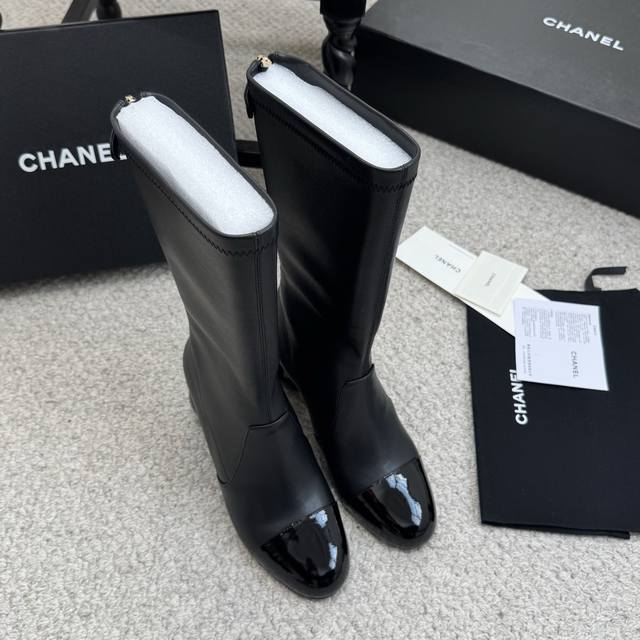 Chanel Fall/Winter 2025 runway shoes/ankle boots ( ) The Chanel Fall/Winter 202
