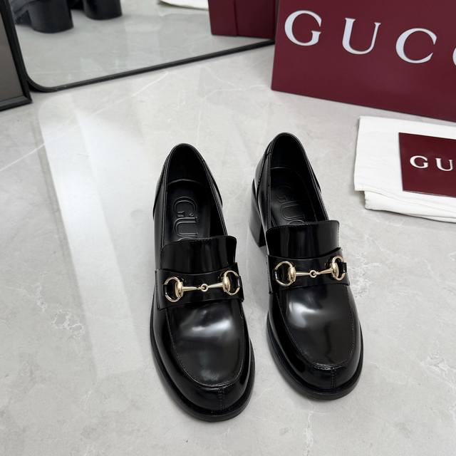 Gucci's Fall/Winter 2025 collection is finally here! A highly anticipated item!
