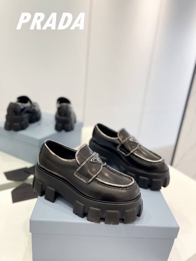 Factory direct price for men's size 10. Top-quality Prada couple's shoes. Class