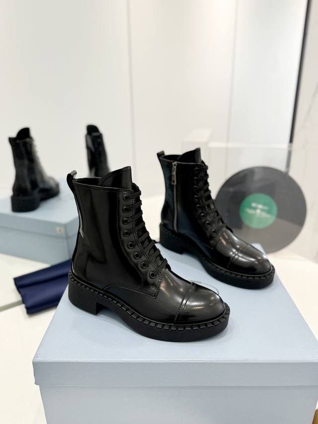 Factory direct price top-tier Prada releases Prada ankle boot series . Dreamy