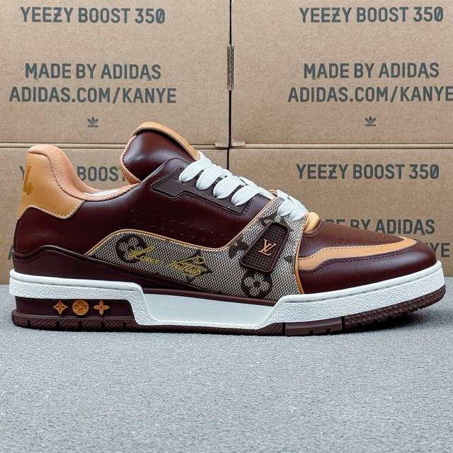 Factory wholesale. Couple style: sizes 35-46. High-end top-quality version. Sync