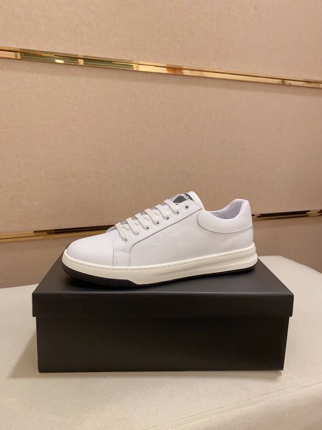 Factory direct price Prada official website latest casual and fashionable men's