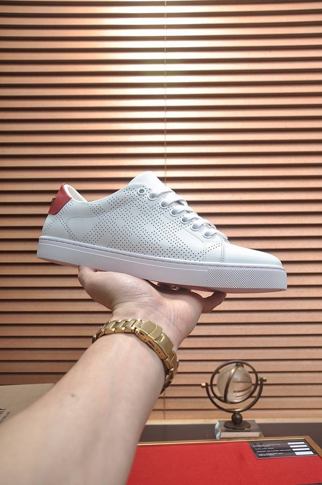 Factory Price Burberry Classic Low-Top Sneakers with Leather Lining | Imported