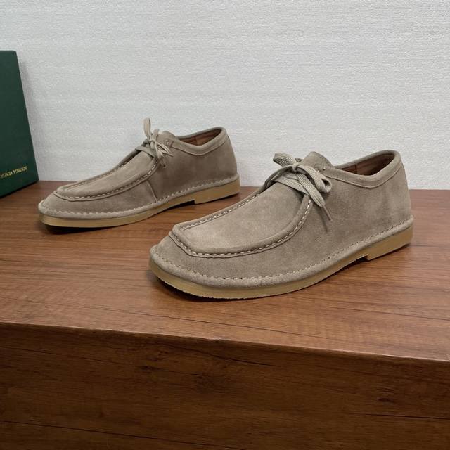 Bottega Veneta Men's Daddy Lace-up Shoes. These lace-up shoes are crafted from