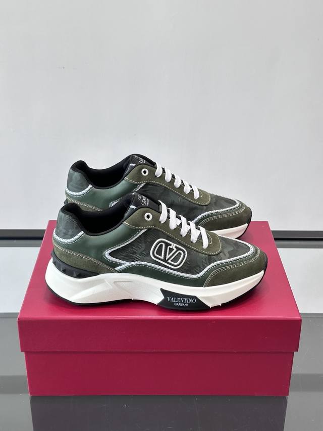 Valentino chunky lightweight casual shoes. This is a super versatile and lightwe