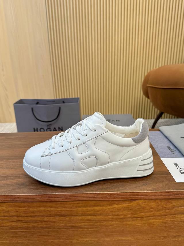 Hogan classic sneakers blend elegance and modernity, featuring a rich color pale