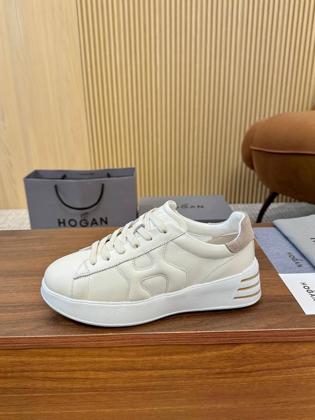 Real Price. Hogan classic sneakers blend elegance and modernity, featuring a ric