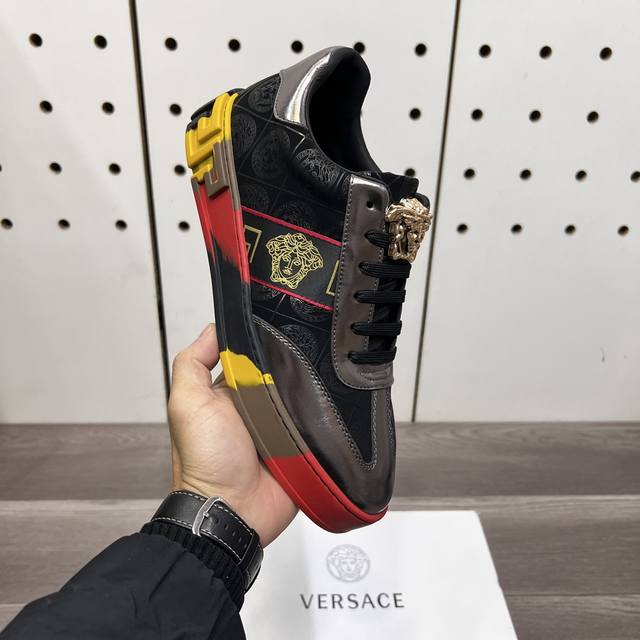 Factory direct price Versace new casual sports men's shoes, fashionable and ver