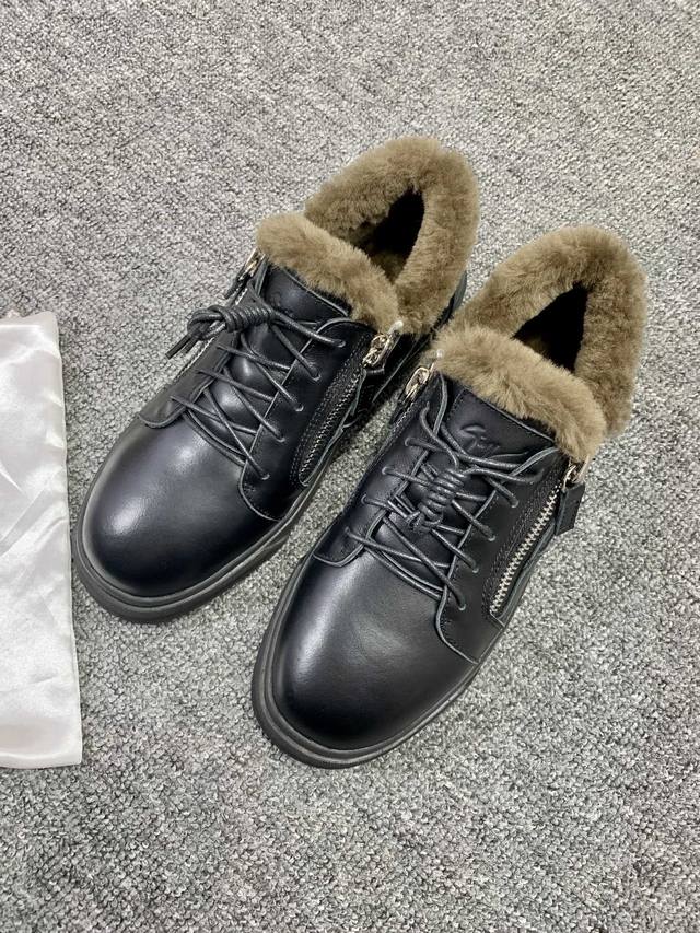 Custom-made item at a fixed price, low-top black cowhide leather with wool lini