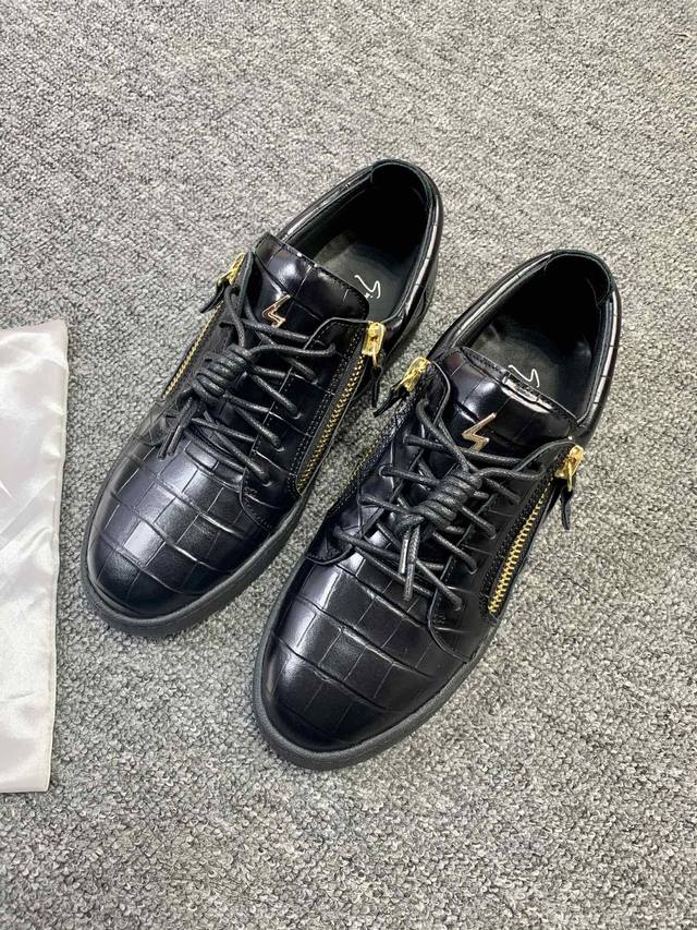 Custom-made, low-top black stone-patterned leather at a fair price! Latest and