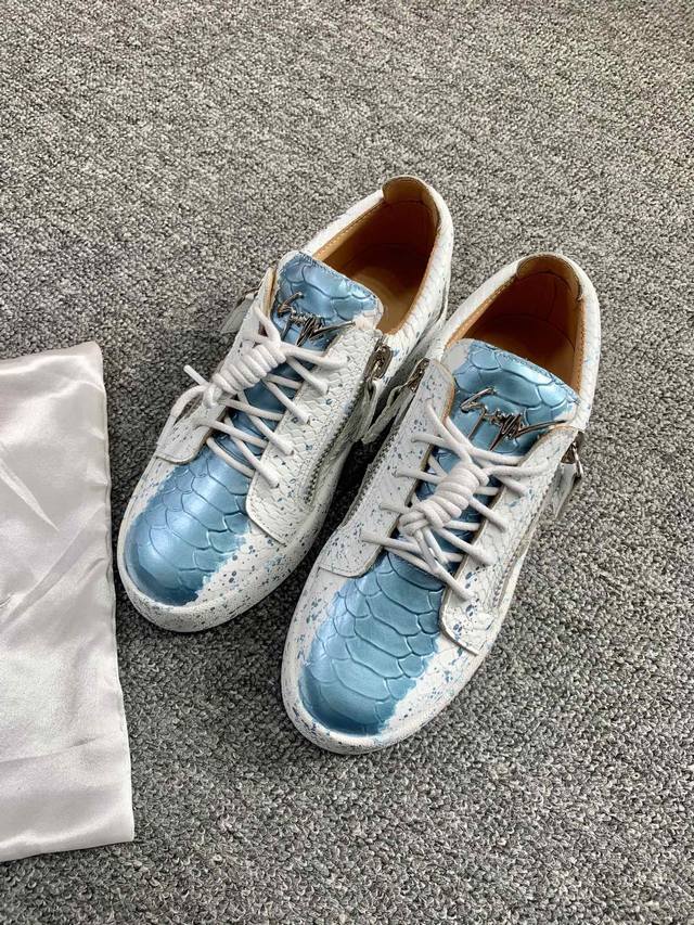 Custom-made, low-top snakeskin splatter paint style! Latest and highest quality