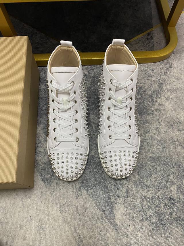 Custom-made. Factory price p. Christian Louboutin Cl red-soled shoes, boutique