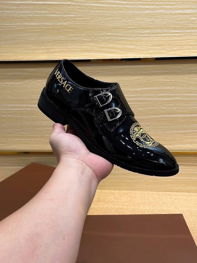 Real Price. Versace, a brand that has once again created a stunning masterpiece,