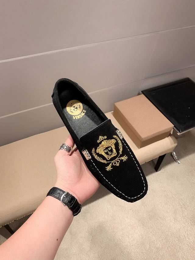 New Versace model from the official flagship store. Versace shoes make a stunni