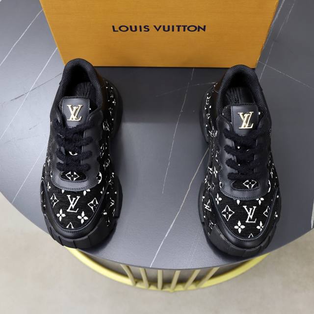 Factory Price (pp): Louis Vuitton's novel and fashionable style features an uppe