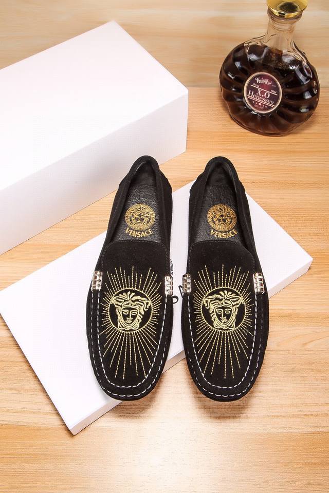 Versace official business casual new slip-on casual high-end loafers, a hot ite